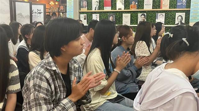 学长计划第1083期:点亮艺术人生 放飞心中梦想——商务英语学院第163期“学长计划”之特色篇“闹得不错”Live House演出专场