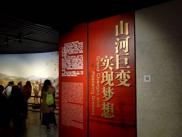 【完满班级】山高何所惧 险峰脚下踩——艺术传媒系2016级“喜迎十九大”完满班级活动
