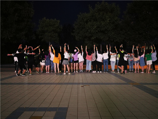 【完满班级】百舸争流 书写青春——淬炼商学院六月完满班级主题活动（四）