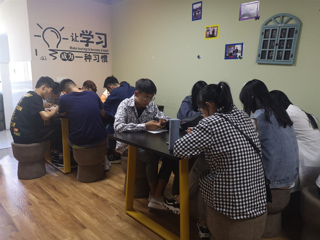 水激石鸣 人激志宏——“e路同行”科技文化蓝海行动计划第一届“平面宣传技能”评选大赛