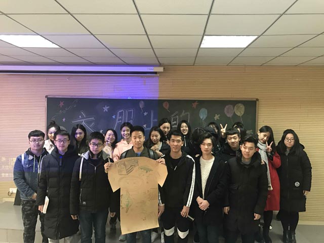 【完满班级】“画”里有“话”妙趣多——艺术传媒系环设1603班举办“白半袖上画信院”创意绘画活动