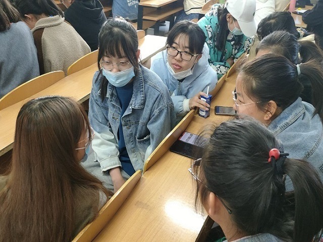 【辅导员说完满】全国脱贫攻坚楷模事迹与精神学习会——食品与环境学院2020级辅导员说完满