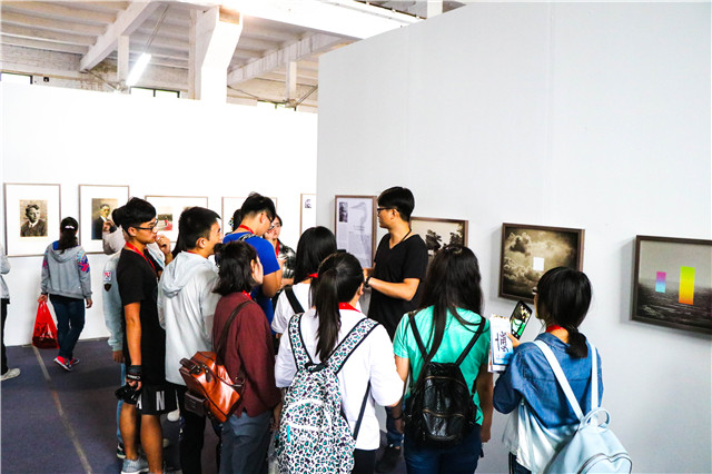 摄影记录人生 光影谱写精彩——学生科技联合会赴2017年平遥国际摄影大展学习交流