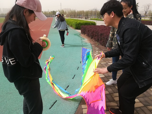 【完满班级】“纷”彩青春 “筝”奇斗艳——淬炼商学院四月完满班级主题活动（七）