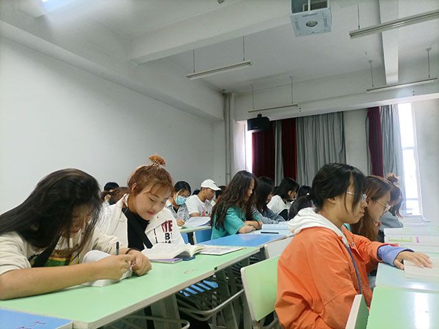 【完满班级】岁月如歌 感念师恩——艺术传媒学院视觉2001班爱师乐学日活动