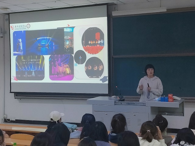 【辅导员说完满】扬青春之朝气 奏理想之华章——商务英语学院2021级辅导员说完满活动