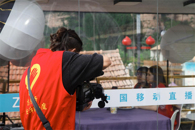 【三下乡】体验“助农主播”的一天 为农产品销售打开新出路——“传承红色基因”调研寻访团
