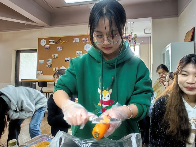 【完满团支部】寿司DIY 快乐ing——经济与管理学院金融2101班完满团支部活动