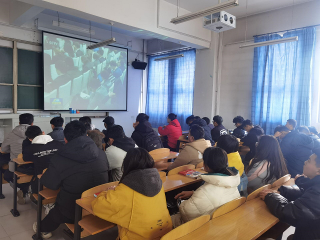 【主题团日活动】《12.4宪法日》——智能工程学院机制2001班团日活动