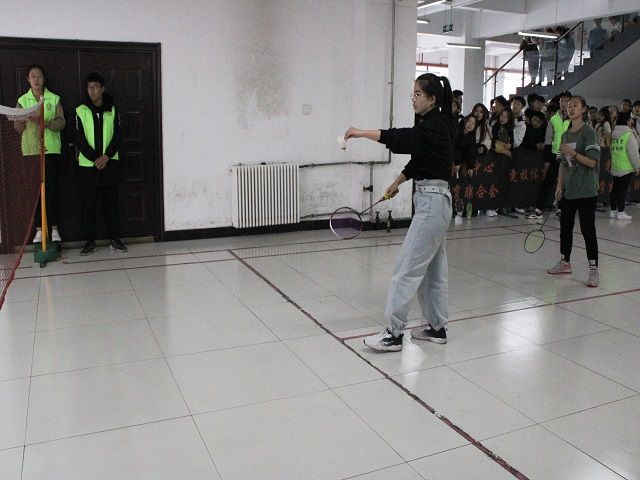 挥洒青春汗水 奏鸣青春旋律——艺术传媒学院第八届“至强杯”羽毛球联赛