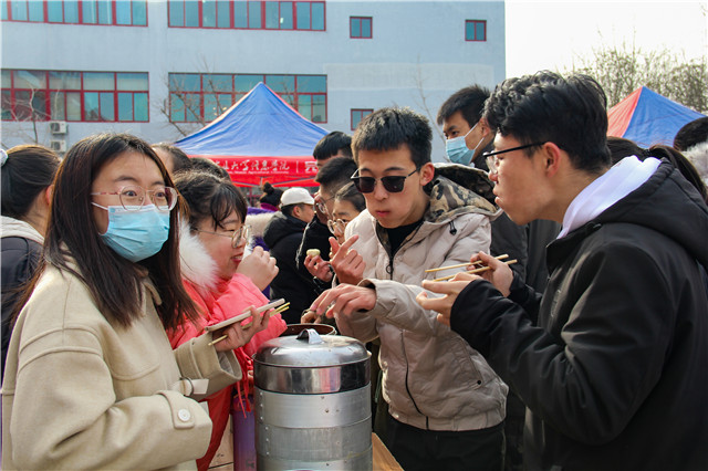 【社团快讯】美食美刻 芳香四溢——食品与环境学院第三届“舌尖上的诱惑”美食慈善品鉴会Ⅱ