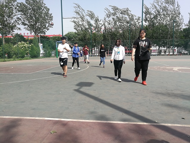 【完满班级】树荫下篮球场中艺气朝阳——艺术传媒学院服装1701、产品1701班举办完满班级活动