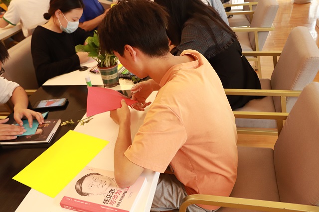 学长计划第891期:开卷有益 书海无涯——经济与管理学院开展“博通经籍”·“一‘书’一世界,一‘叶’一收获”学长计划第十期第二讲