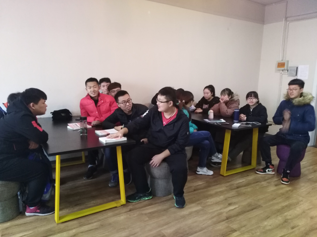 【完满班级】穿行迷雾 愿前路灯塔永不熄灭——经济与管理学院十一月完满班级活动纪实(八)