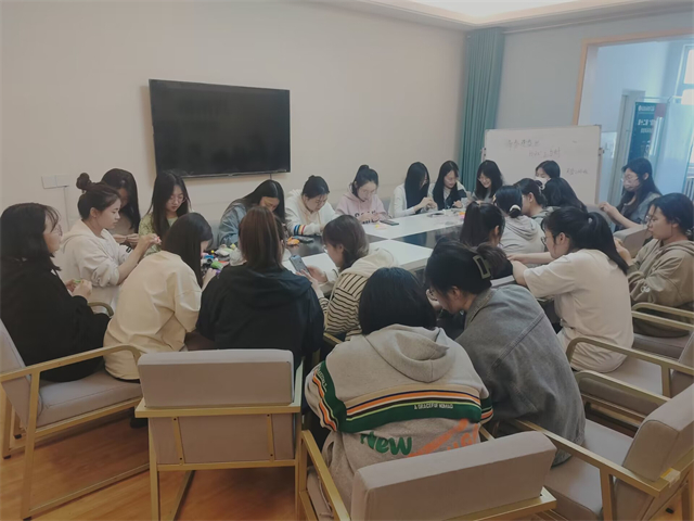 聚青年之火 燃时代之光——商务英语学院五月中旬完满团支部活动集锦