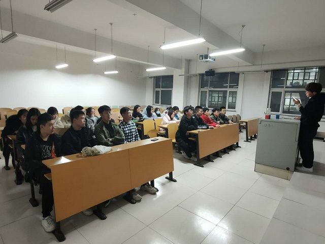 为人之本 为人之德——艺术传媒学院环境设计2004班诚信教育主题班会