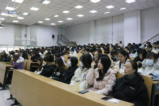 温暖红丝带 让爱拥抱阳光——我校举办“生命至上 终结艾滋 健康平等”世界艾滋病日活动