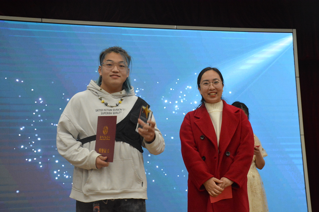 【1+1>2】品尝人间百态 奇遇镜中角色——“信院之光 如影随行”第三届校园电影节颁奖典礼