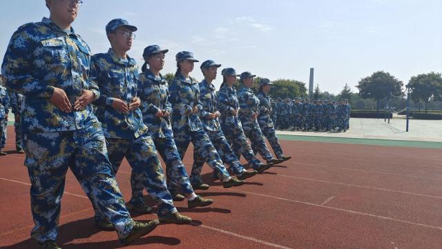 烈日骄阳 铸造精钢——21级智院学子军训纪实