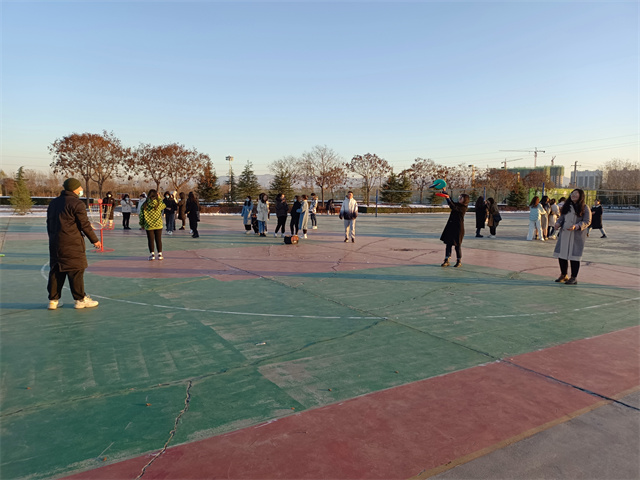 【完满班级】凝心聚力 极限飞盘——淬炼·国际商学院财务(专升本)2110班完满班级活动