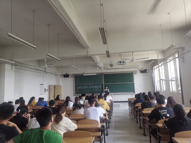 【辅导员说完满】毕业前夕 共谈未来——食品与环境学院2017级辅导员说完满