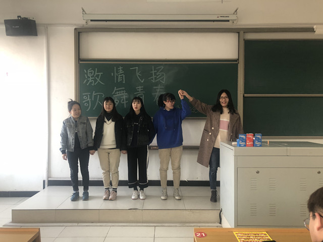 【完满班级】唱响时代记忆 秀出自我——外国语言文学系英语1703班、英语1704班3月完满班级活动