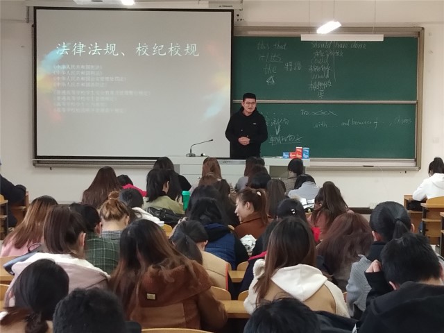 【辅导员说完满】安全架起生命桥梁——外语系开展16级辅导员说完满活动