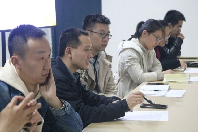 解疑答惑温情交流 倾听互动完满相逢——经济与管理学院完满中期座谈会