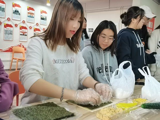 【完满班级】寿司DIY 快乐ING——食品与环境学院园林2102班完满班级活动