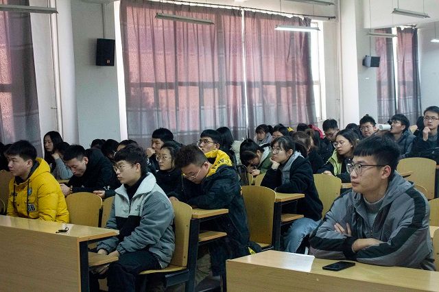 诚信考试 安全出行——食品与环境学院2017级年级会