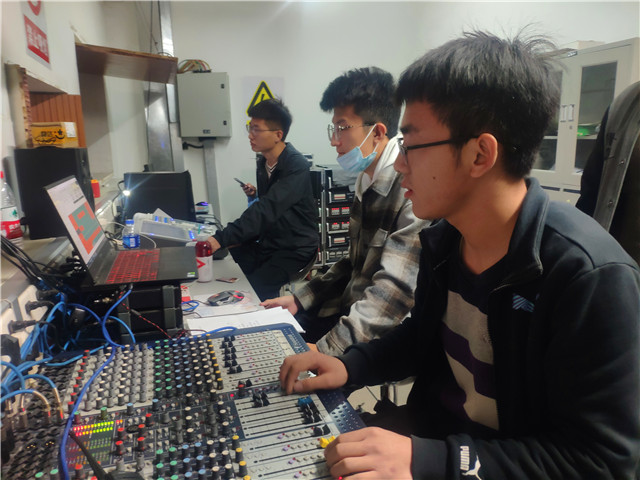 铮铮燃韶华 奕奕展青春——智能工程学院第五届“秀出自我”迎新晚会