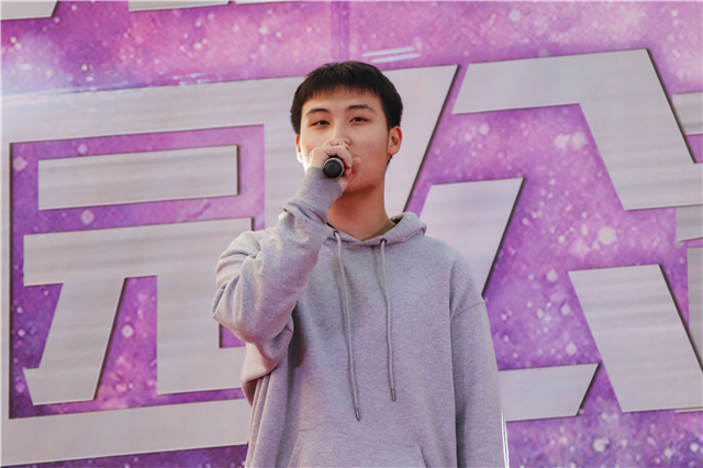 【乐动公益月】给黑夜一点“颜色” 这是一场属于信院酷跑者的公益盛宴