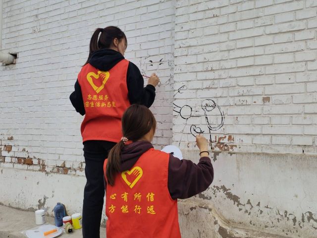 携绘多彩乡村 传扬青春力量——艺术传媒学院“太平庄公益慰问”专项志愿服务队