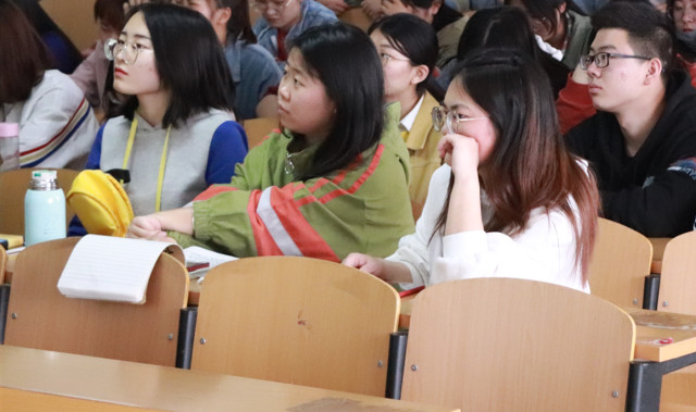 【辅导员说完满】警惕隐患问题 知识谨记心中——经济与管理学院开展“注重安全意识,掌握安全能力”安全主题年级会