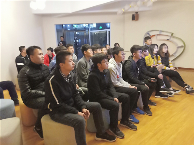 【完满班级】红色观影 领悟历史——网工1802班“改革开放40周年”主题观影活动