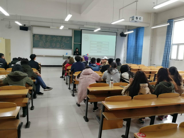 【完满班级】看脸的世界 我们需要高“颜值”——“最青春的年纪 拥有最美的自己”之物流1602班个人形象设计活动