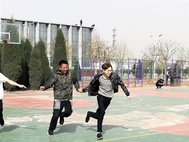 【完满班级】绿茵操场  接力青春——淬炼商学院举办四月完满班级主题活动（六）