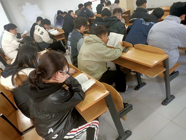 【完满团支部】《褚时健传》阅读分享会——大数据学院、信息工程学院物联2206班完满团支部活动