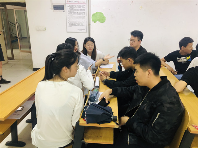 【完满班级】举止行小善 点滴美校园——艺术传媒学院环境设计1703班公益服务完满班级活动