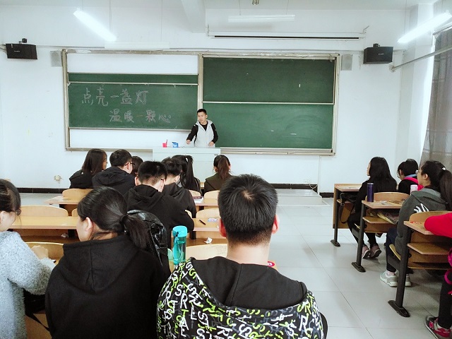 【完满班级】点亮一盏灯 温暖一颗心——环科系食安1603班举办完满班级活动