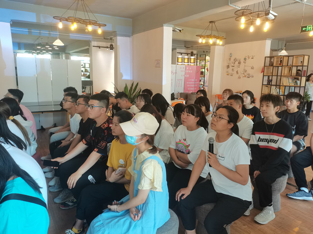 学长计划第877期:微光馥郁芳华 艺术点亮人生——经济与管理学院开展“舞动青春 艺术年华”学长计划第九期第十五讲