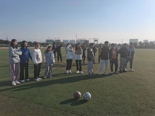 【完满班级】鼎足球场 追求未来——远景2002班10月完满班级活动
