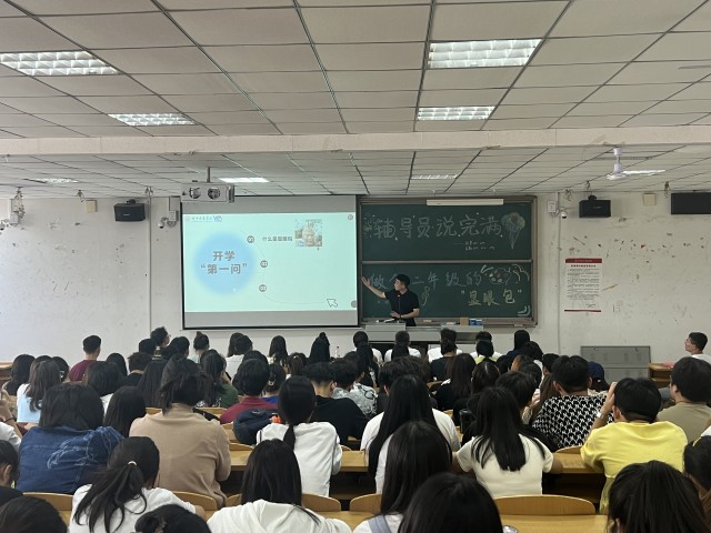 【辅导员说完满】做二年级的“显眼包”——经济与管理学院2022级辅导员说完满活动