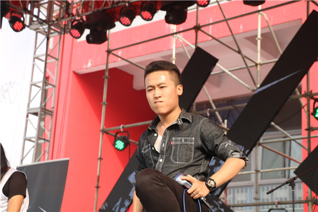 【音乐节·太行】管弦中的酣畅淋漓 青春里的专注无悔——“2017 无边”第五届校园摇滚音乐节