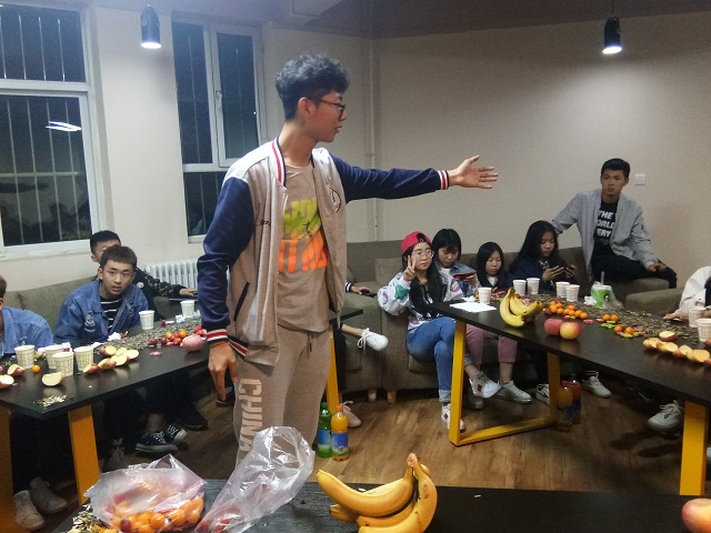 【完满班级】用纸牌搭起趣味之桥——信息工程学院网工1701班搭建塔牌活动