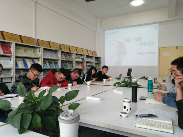 乘风破浪 用脚步丈量完满之路——经济与管理学院开展“梧桐蓄力”成长计划