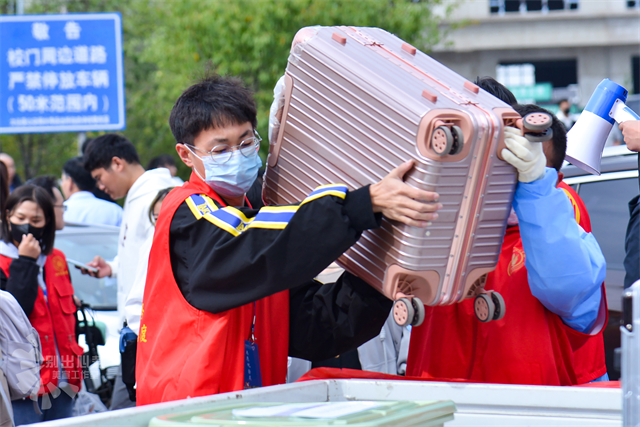 【迎新纪实】怦然“新”动 从遇见迎新志愿者开始