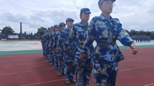 磨砺青春 升华自我——21级智院学子军训纪实