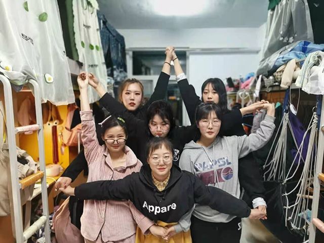 【完满班级】锦瑟年华 聚焦青春——艺术传媒学院视觉1901班“创意合照”完满班级活动