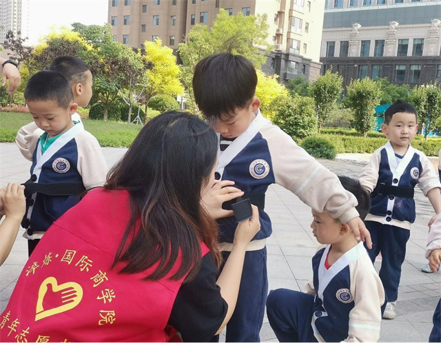 情暖“六一” 与爱“童”行——淬炼·国际商学院志愿者助力金色摇篮幼儿园“六一”特别活动